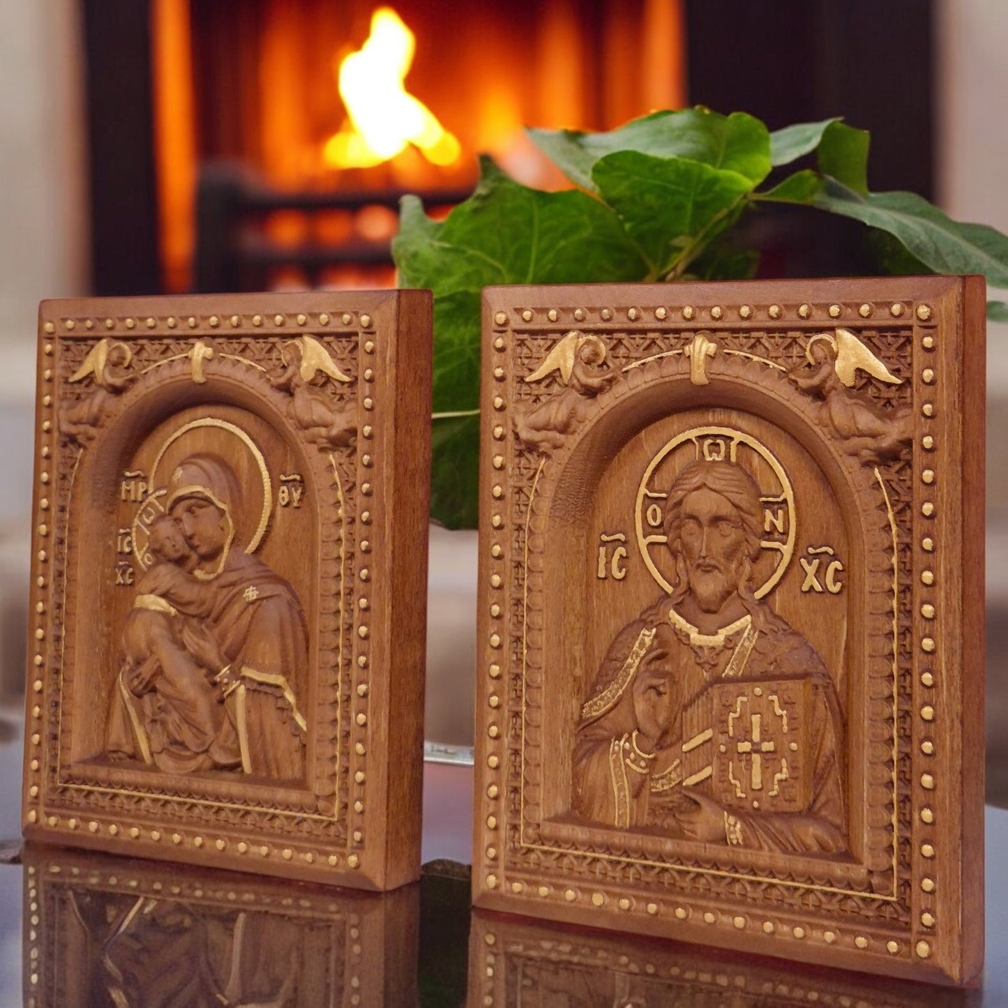 Ιησούς Χριστός και Παναγία Σετ Δύο Ξυλόγλυπτες Εικόνες.
