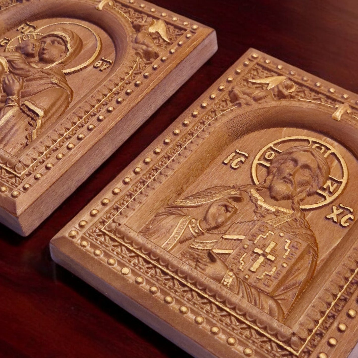 Ιησούς Χριστός και Παναγία Σετ Δύο Ξυλόγλυπτες Εικόνες.
